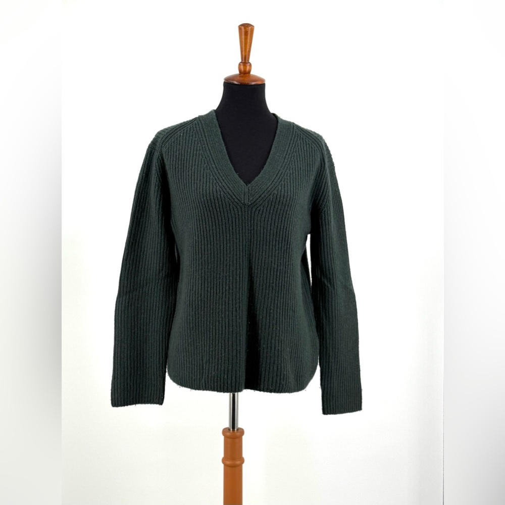 Vince Shaker Rib Wool Cashmere V-Neck Sweater in Green Mineral Stone Size M